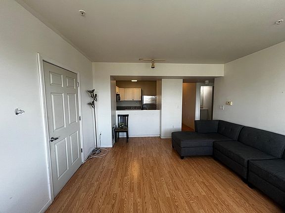 3rd image of 1 Cityview Ln Unit 805