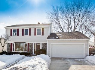 3 Bedford Dr, Vernon Hills, IL 60061