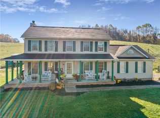 1384 Neimans Ave SE, East Canton, OH 44730