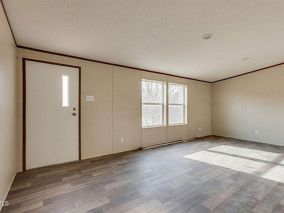 3rd image of 456 Meadow View Rd