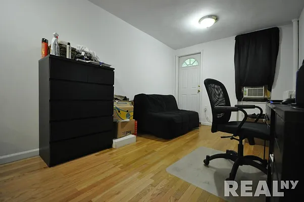 Rented by REAL New York | media 3