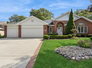 1807 Nottingham Rd, Woodridge, IL 60517