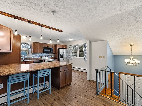 5th image of 910 Woodbine St
