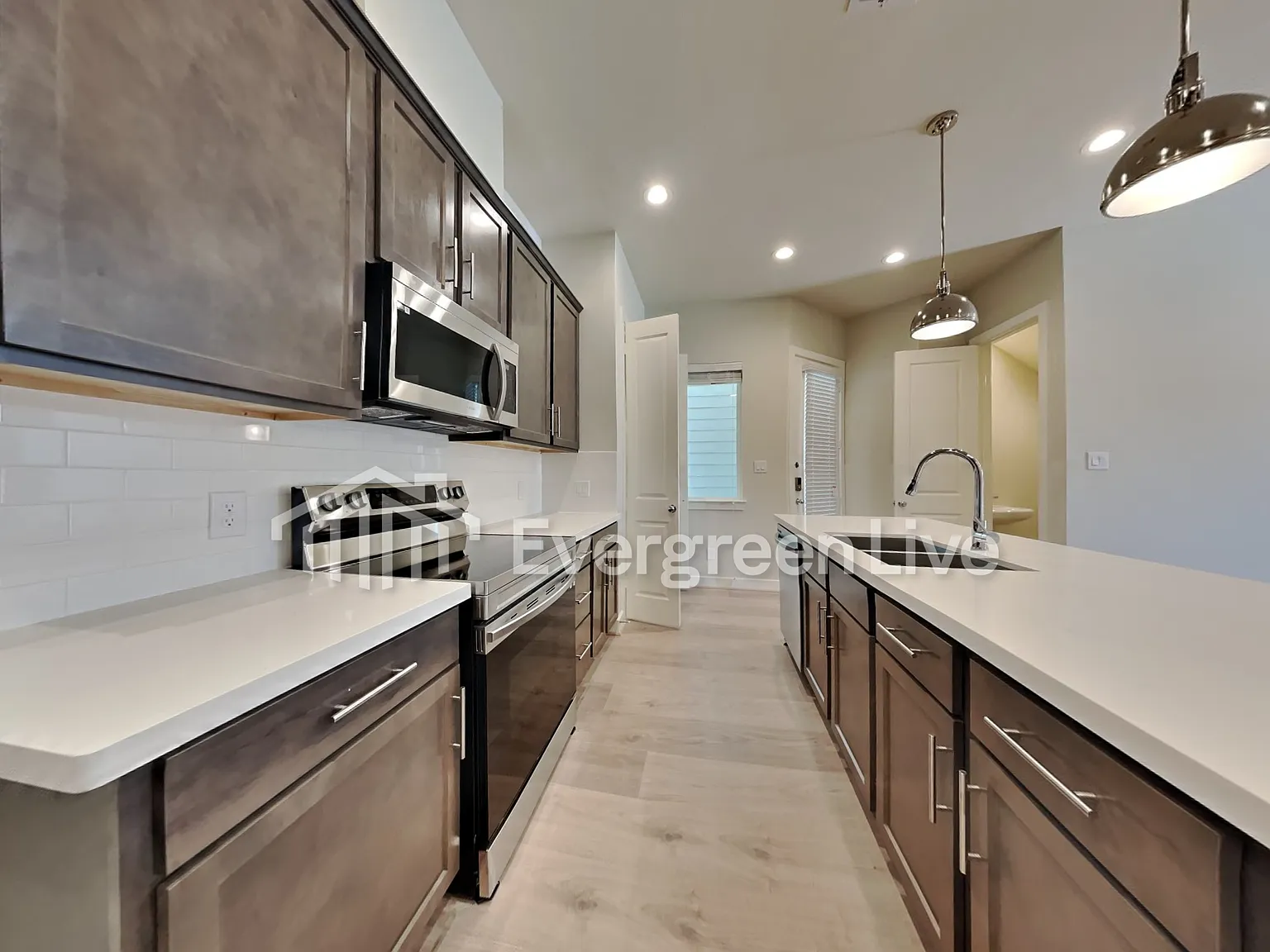 3 bed, 2.5 bath, 1504 sqft, $1,945 — Photo 3
