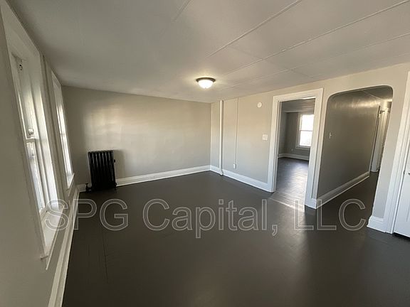 4th image of 1042 W Market St #1042
