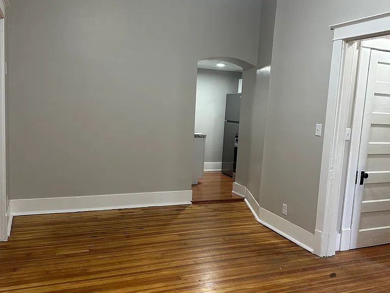 149 Vernon Ave #3 — Photo 2