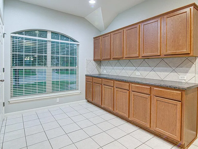 7705 Pebble Creek Dr — Photo 6