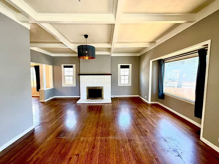 2611 Coolidge Ave — Photo 4