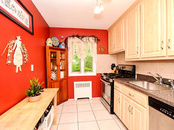 4th image of 655 Hillside Ave APT A