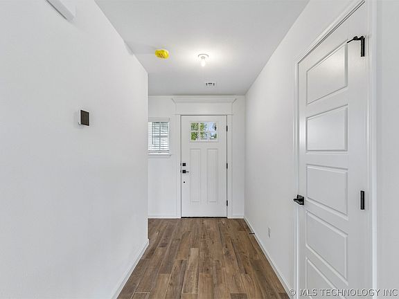 5th image of 1125 E Cherry St