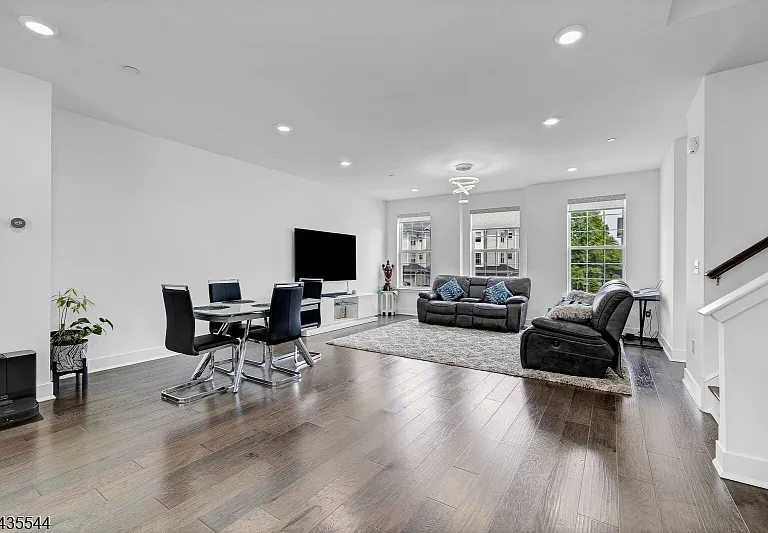 6 Martin Pl — Photo 22