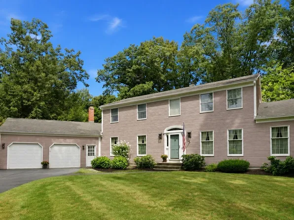 167 Llewellyn Dr, Westfield, MA 01085