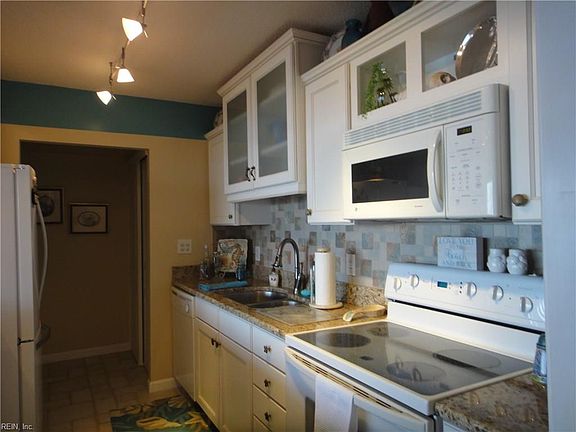 5th image of 3558 Shore Dr APT 802