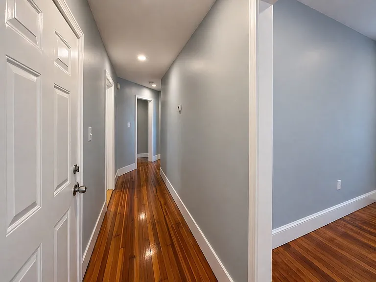 9 Nightingale St #2 — Photo 4