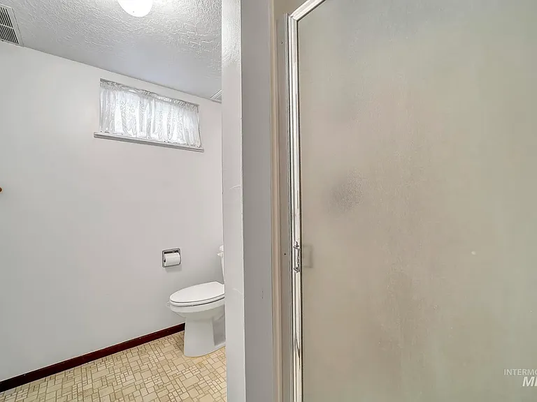 939 Bracken St N #2 — Photo 2