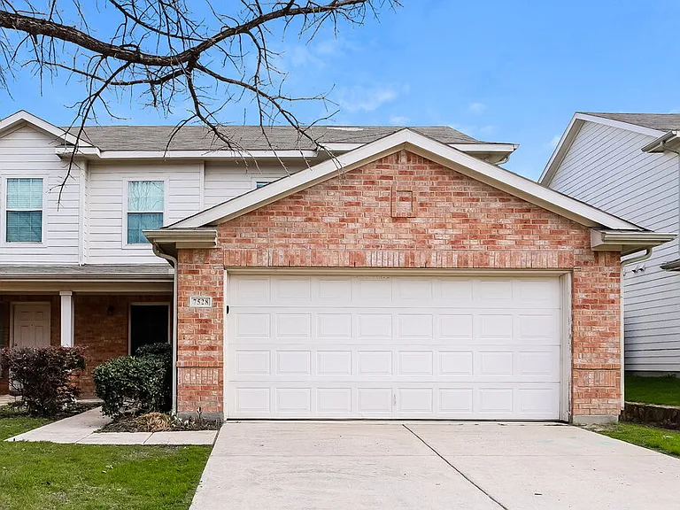 7528 Lazy Spur Blvd — Photo 1