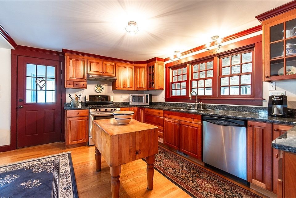 1165 Bradley Rd, Springfield, MA 01118 Zillow