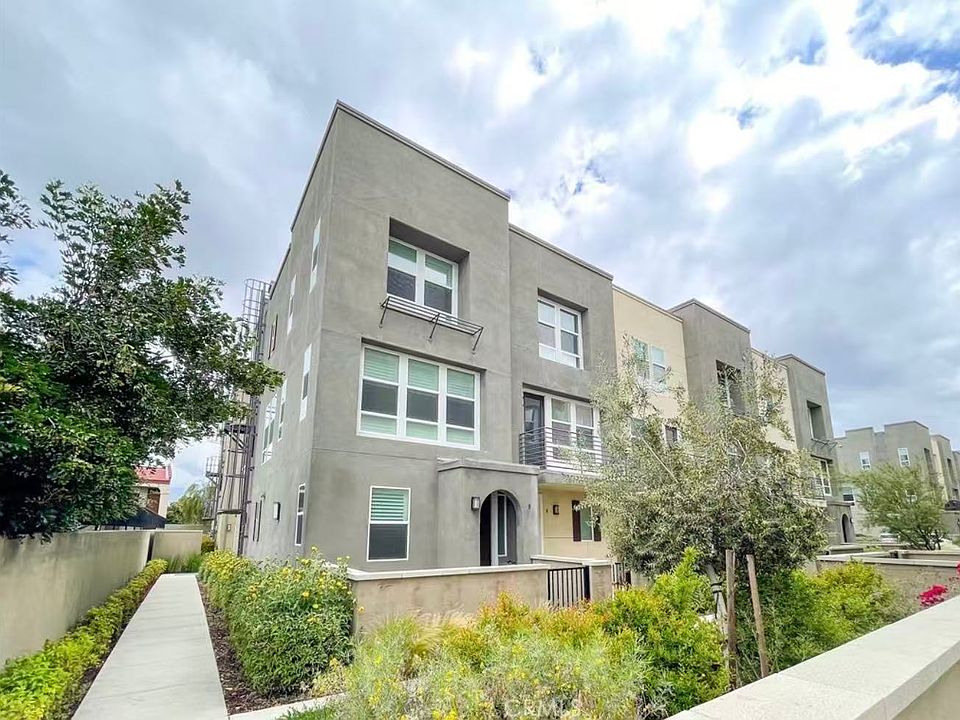 1st image of 483 Rose Ct Unit E