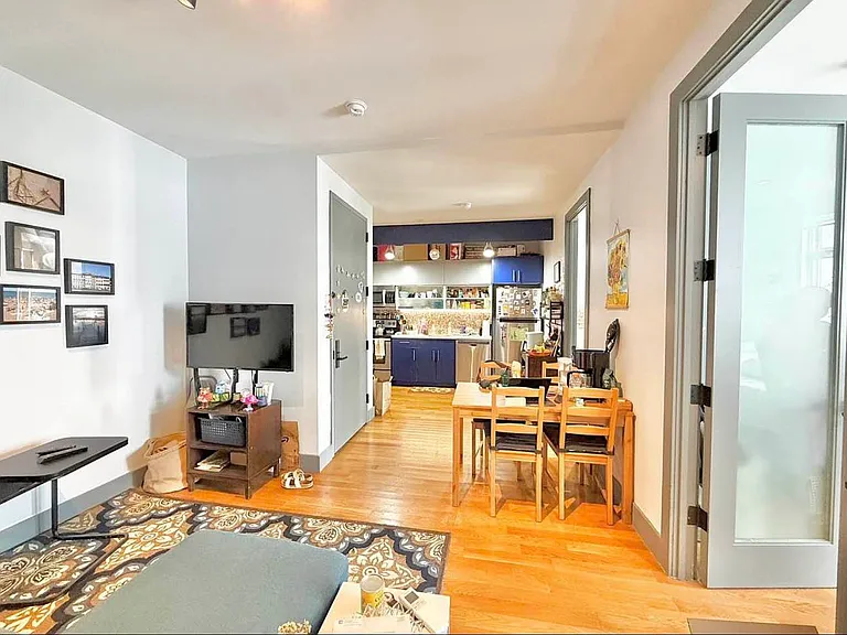 27 Woodbine St #2F — Photo 3