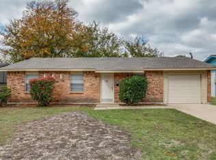 221 Trailridge Dr, Garland, TX 75043