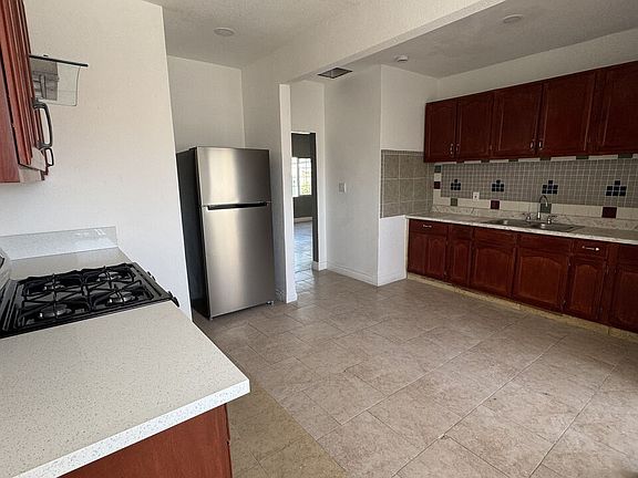 4th image of 924 S Sunol Dr #1/2