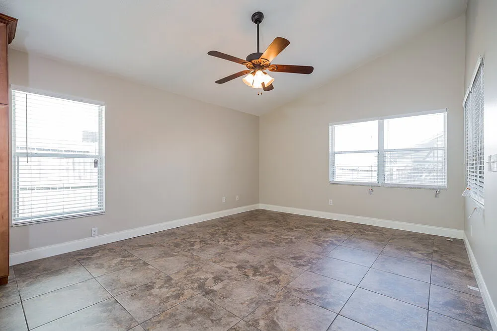 3 bed, 2.0 bath, 1700 sqft, $2,630 — Photo 4