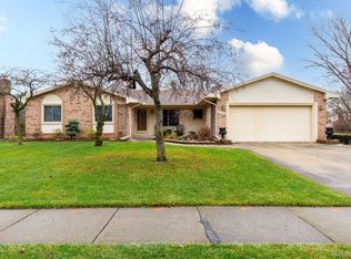 18199 Myron St, Livonia, MI 48152