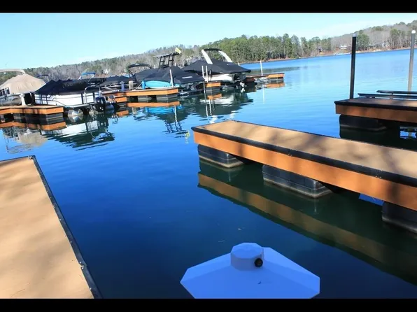 403 E Waterside Dr, Seneca, SC 29672