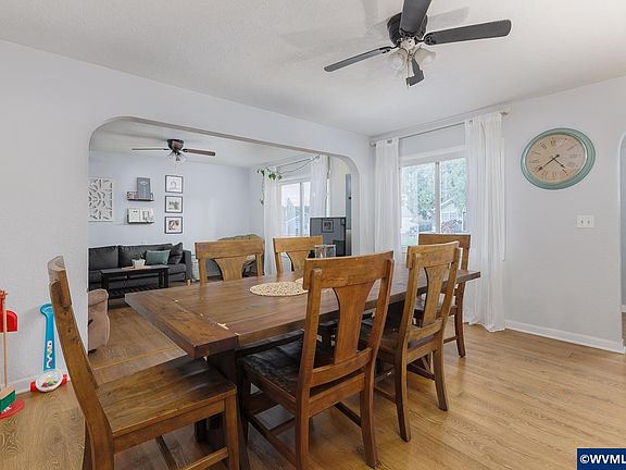 4th image of 886 SW Birch St