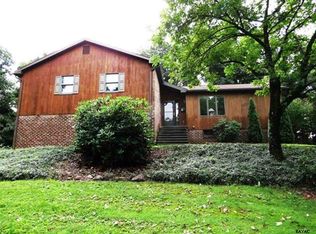 8732 Maple Grove Rd, Spring Grove, PA 17362