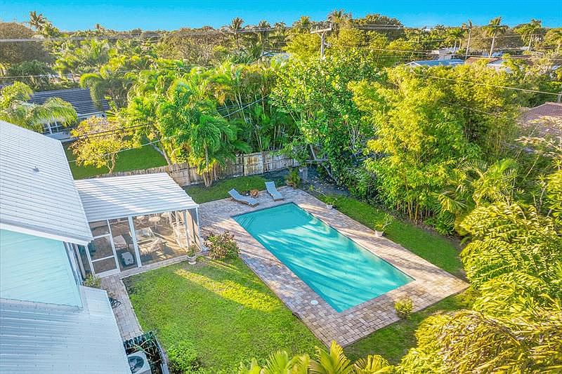 1st image of 321 Beverly Dr