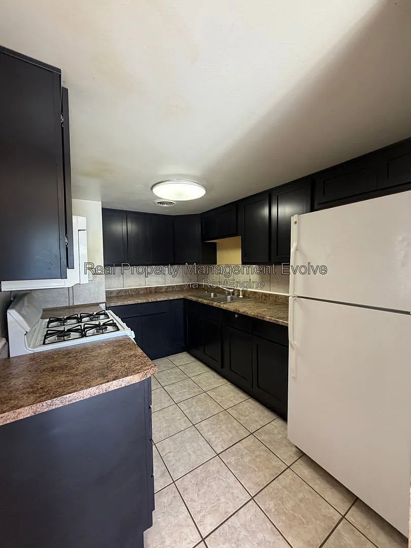 1 bed, 1.0 bath, 700 sqft, $900 — Photo 3