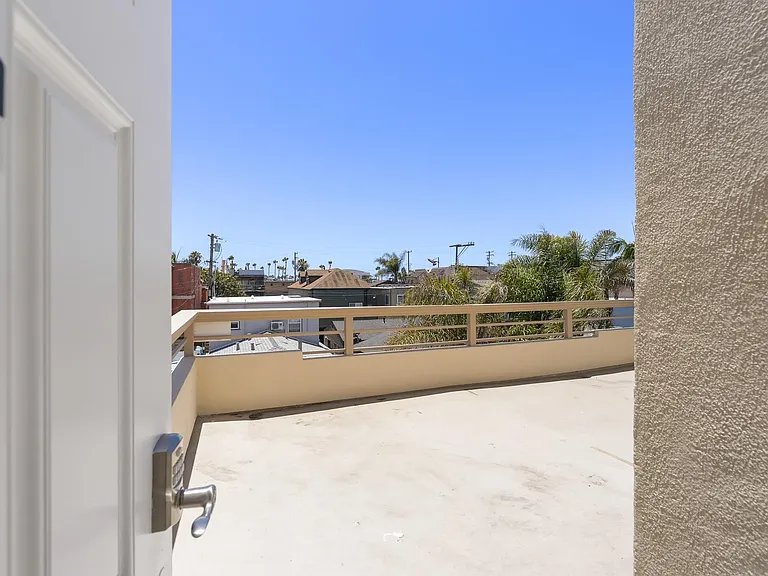 748 Isthmus Ct — Photo 10