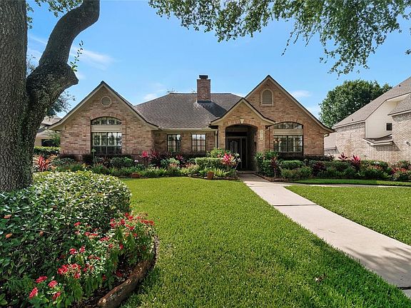 2nd image of 2910 Doral Ct