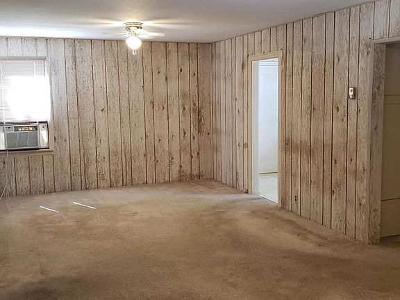 4th image of 1250 Oakview Dr