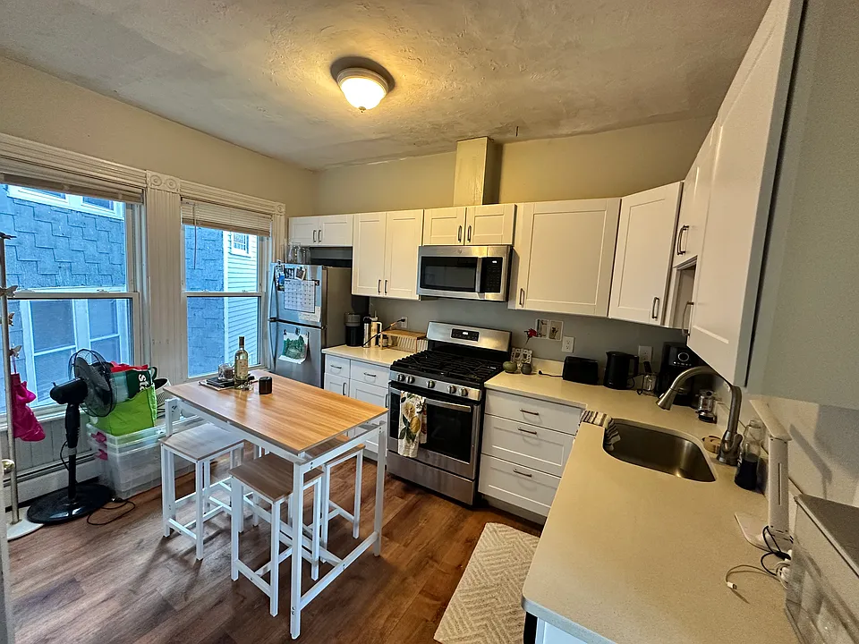 80 Hillside St #3