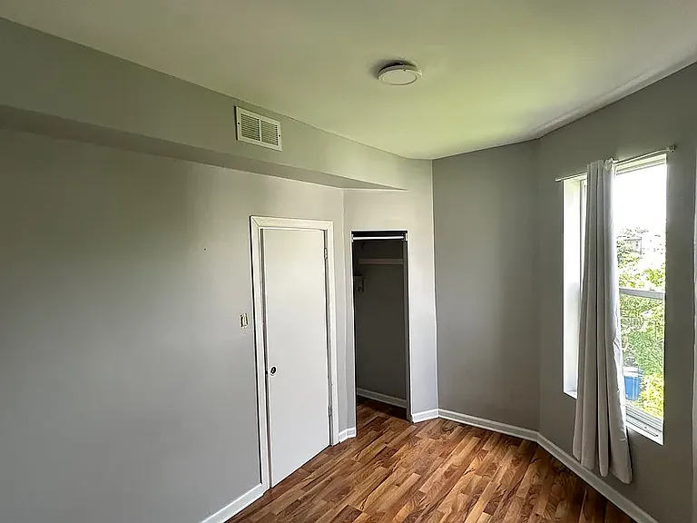 second bedroom with closet.