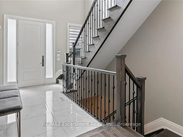 81 Brock St — Photo 20