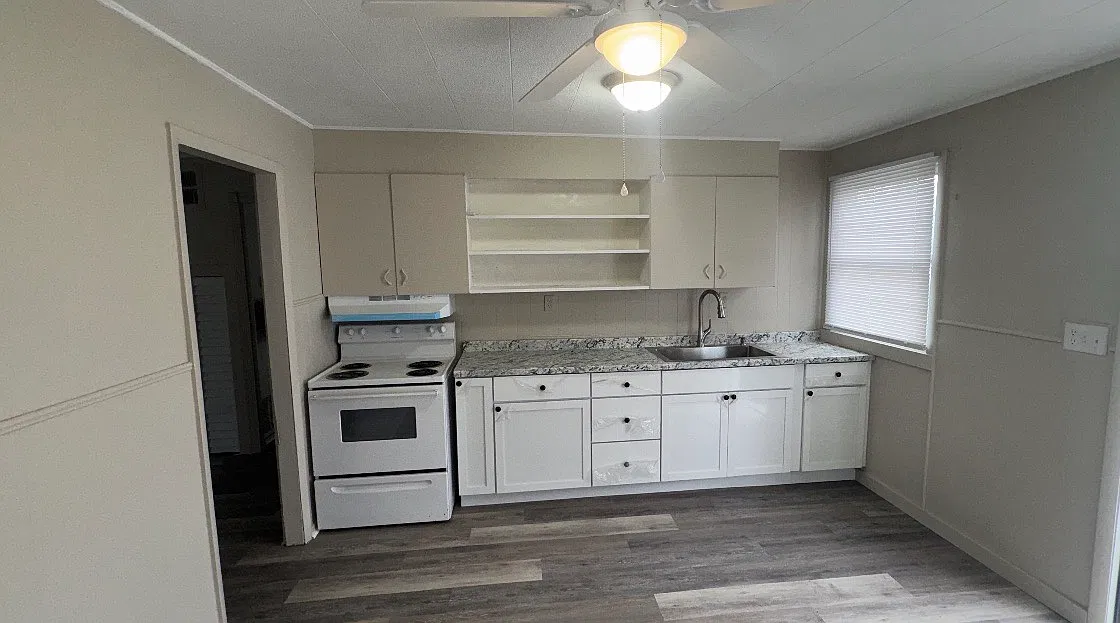 49 Westport Dr — Photo 2