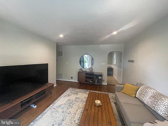 4th image of 201 Rosemont Dr