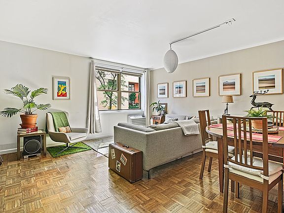 2nd image of 712 Washington St APT 1A
