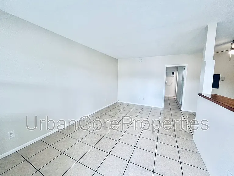 115 7th Ave N #9 — Photo 2