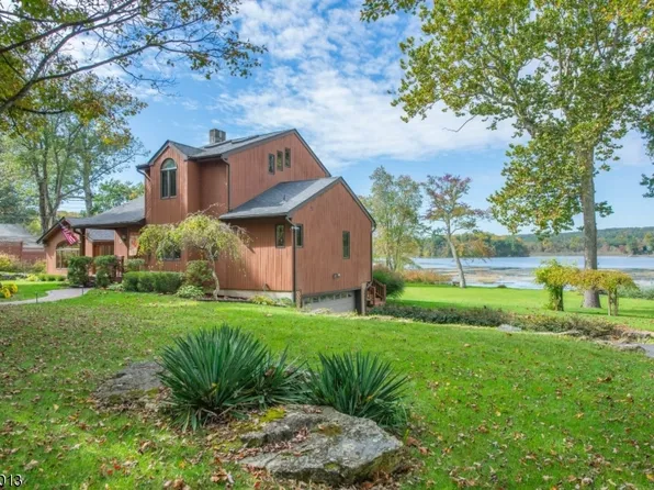 6 East Side Dr, Hampton Twp., NJ 07860