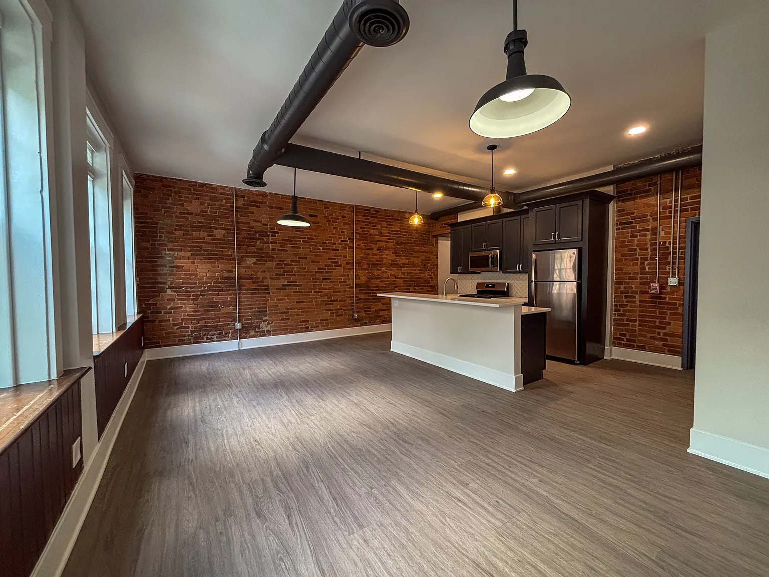 2 bed, 1150 sqft, $2,250 — Photo 2