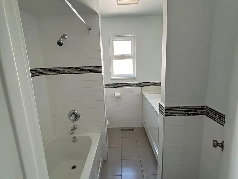 612 Godwin Ct #6 — Photo 3