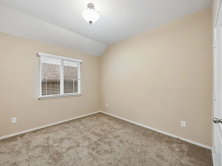 1552 Sleepy Hollow Dr — Photo 22