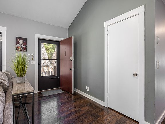 4th image of 131 Williamsburg West Ct