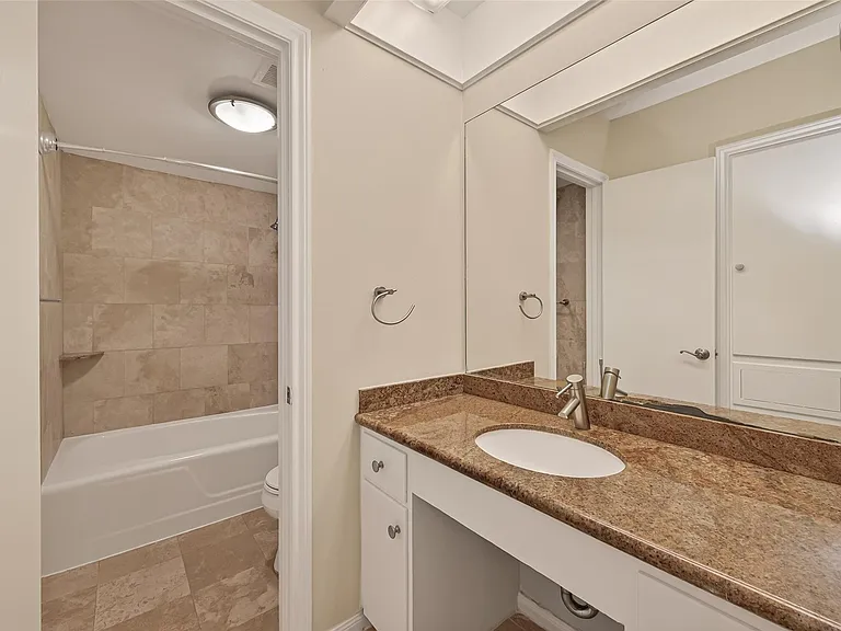 2600 Bellefontaine St #B24 — Photo 22