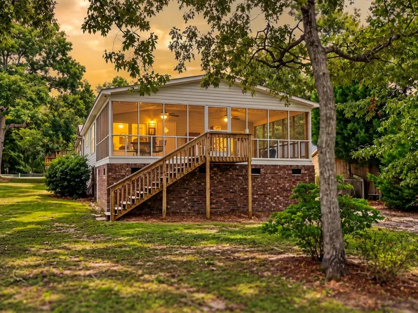 2003 Clubhouse Rd, Summerton, SC 29148