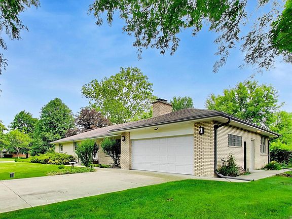 2nd image of 1015 Sherwood Dr